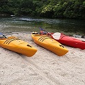 これが屋久島人のカヤックです。安定性が抜群でコクピットも広いので、カヤックが初めての人でも快適なカヌーツアーができます。また直進性にも優れているので、「乗っているだけで楽しい」頼もしいカヤックです。